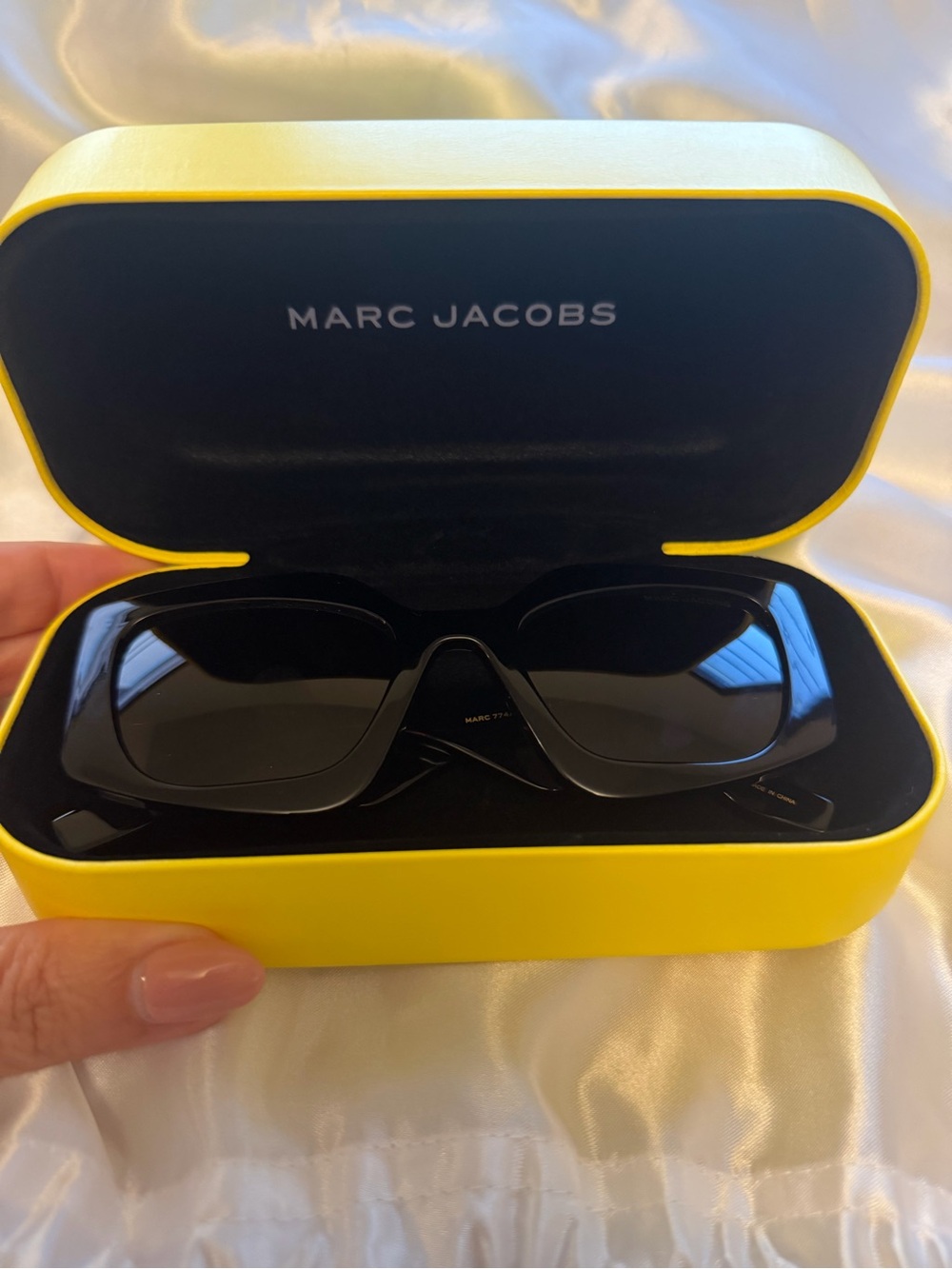 Marc Jacobs MARC 774/S Oversized Tortoise Sunglasses + Case - Picture 8 of 8